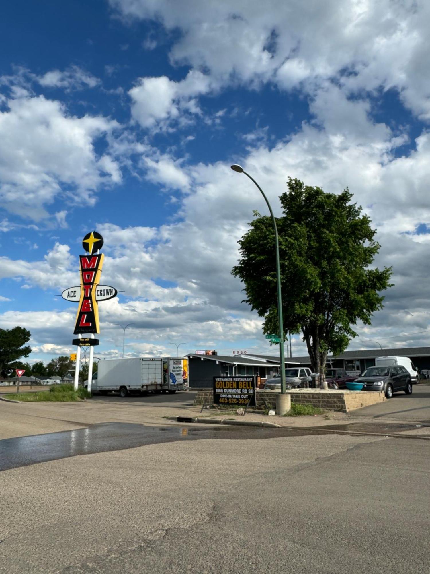 Ace Crown Motel Medicine Hat Exterior foto